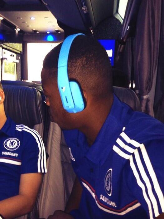 iT7Audio's tweet photo. @dcfcofficial v @chelseafc Who will win? #iT7Audio #wireless #headphones #bettertobedifferent http://t.co/TjLHYfVQn8