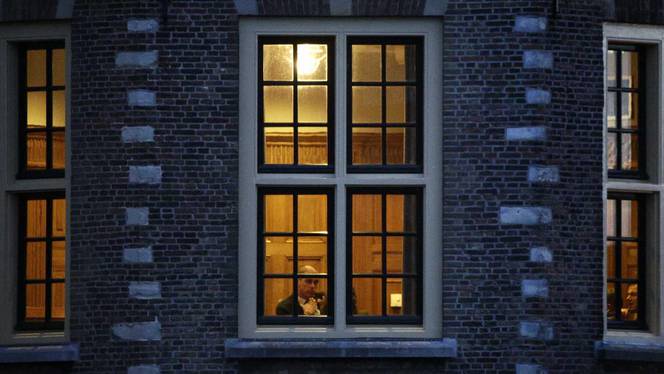 volkskrant's tweet image. De VVD-top en de PvdA-top overleggen apart over het gesneuvelde zorgplan
volkskrant.nl/dossier-kabine…