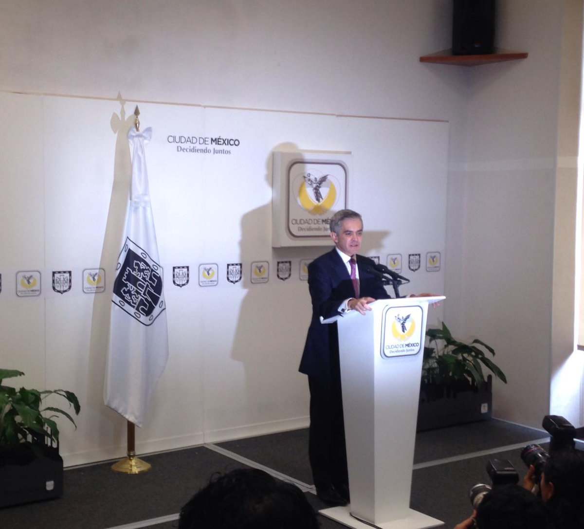 “Esto es un trabajo conjunto y seguiremos insistiendo en impulsar el tema del #MejorSalarioCDMX”: <a href="/ManceraMiguelMX/">Miguel Ángel Mancera</a>