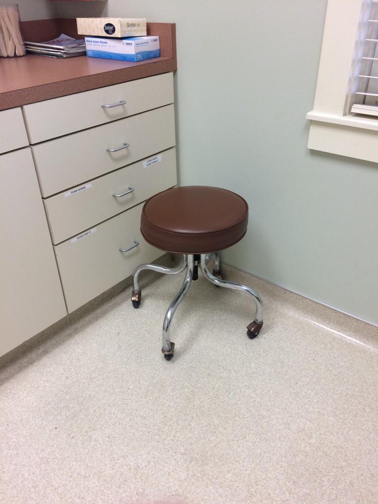 punkybrewsterr's tweet photo. This chair reminded me of @MutterBass and his drunk octopus. #doctorsoffice #octopuschair http://t.co/CqoyzwEMDd