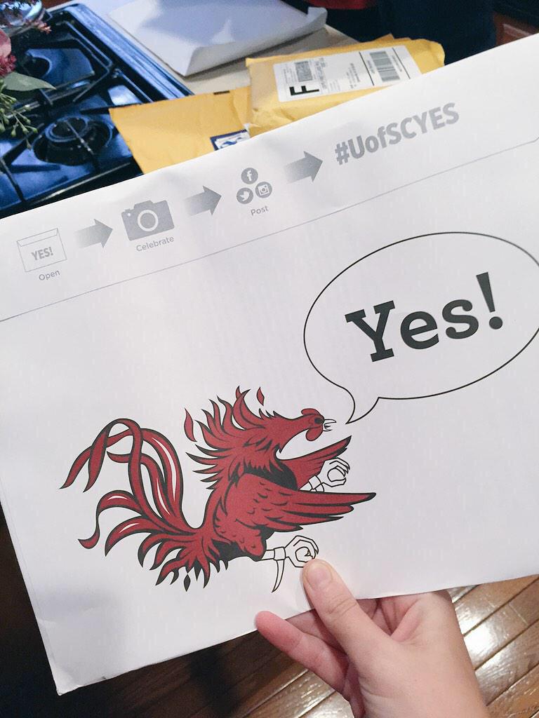 mayreclaire's tweet image. ☺️⚫️🔴 #UofSCYES  #3school?!?!!
