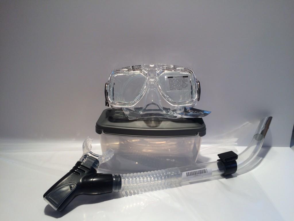 Braves's tweet photo. Are you a scuba Brave? David Hale wants to gift you with his fav. water gear! Use #DavidsFavoriteThings to win! http://t.co/htToYBFnCV