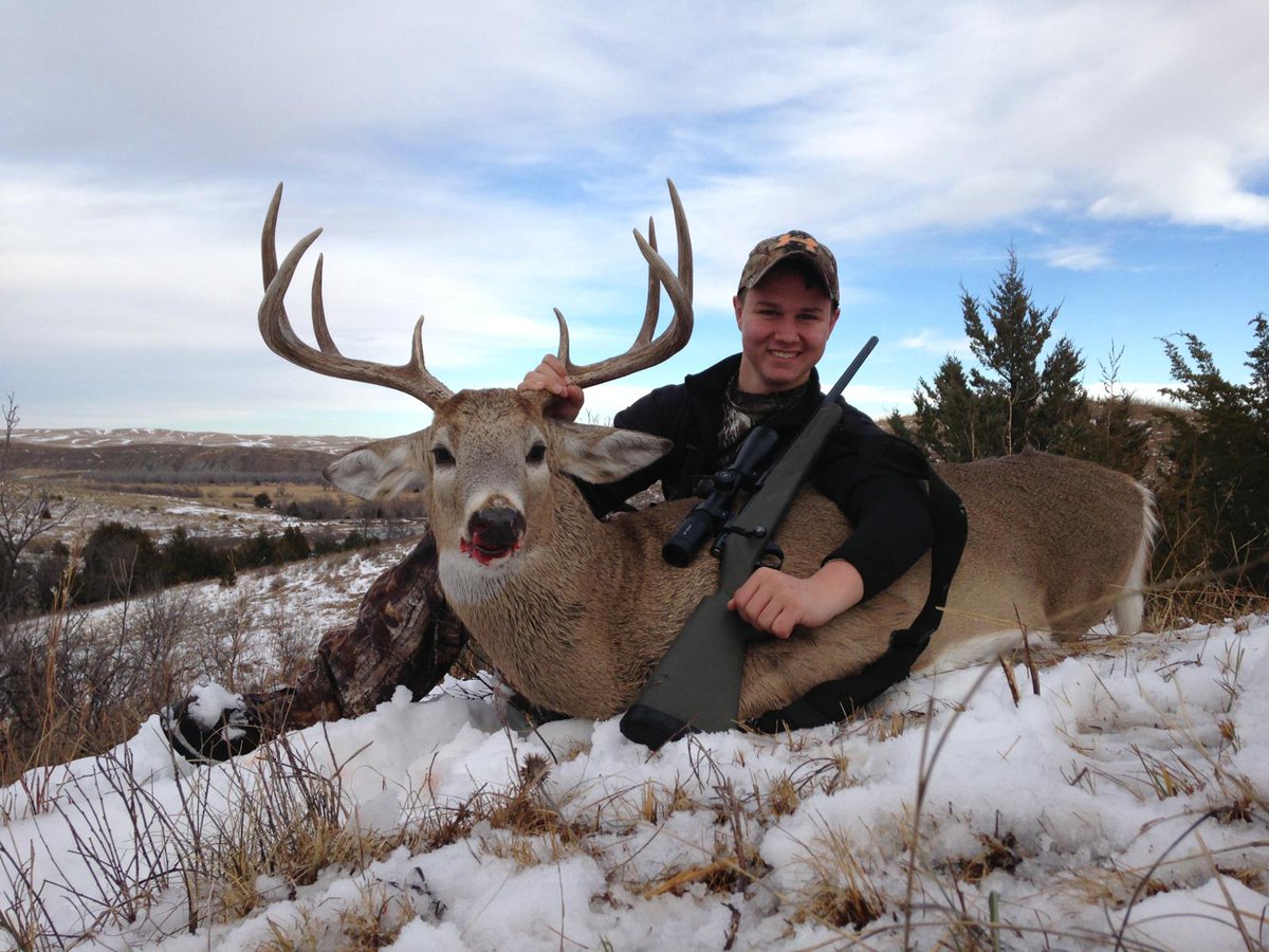SOURCE_OUTDOOR's tweet image. Check out this mature 8-pointer Aaron's 15-year old son, Carter, took two weeks ago in South Dakota! #1stTrophy #SOG