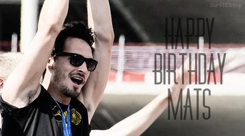 Happy Birthday      .
Alles Gute zum Geburtstag Mats Hummels!!!     . 