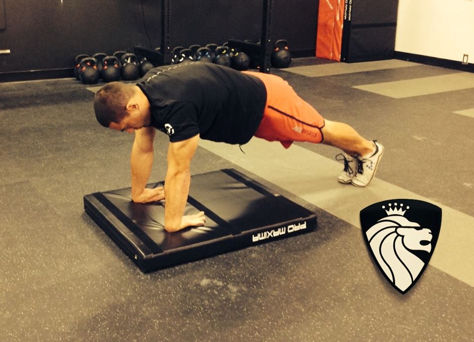 humanvers2's tweet image. Coach Joey @613kingfootball doing a little wrist prep. Good for athletes and EVERY body! #balanceday #bulletproof