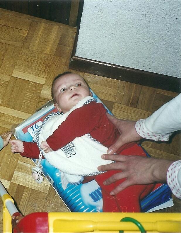 Isaa_GDL's tweet photo. Oh que bebe más bonito @Saara_Gaarcia 😅😂 #tecuu http://t.co/ICRvwemd24