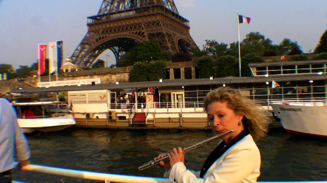 JaneRutter's tweet photo. #mypersona is tied up with my #flute. Flute gives me #joy Its a #perfectrelationship! #flutecommunity #frenchflute http://t.co/pg1lZEqyXZ