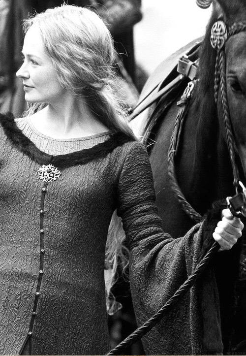 Happy birthday Miranda Otto! Shes 47 years old. You are the best Eowyn forever 