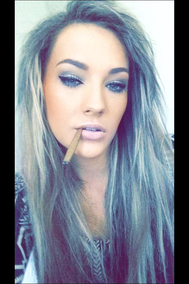 bootynweed's tweet photo. #twittercrushtuesday goes to @supatkelli thanks for being sexy af #WeedSquad #bootynweed http://t.co/3rnFUDU0Tt