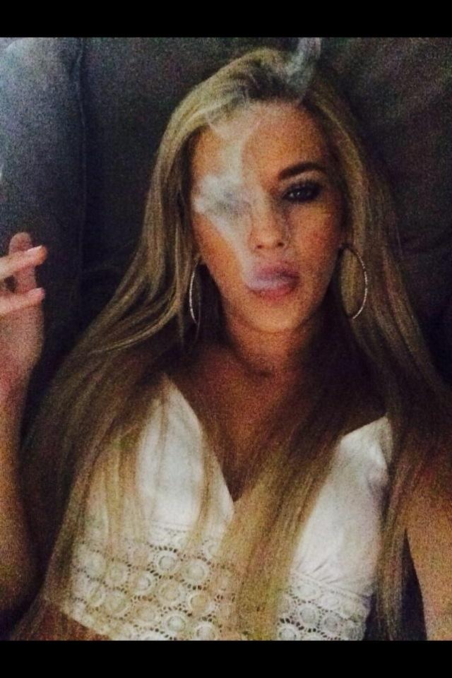 bootynweed's tweet photo. #twittercrushtuesday goes to @supatkelli thanks for being sexy af #WeedSquad #bootynweed http://t.co/3rnFUDU0Tt