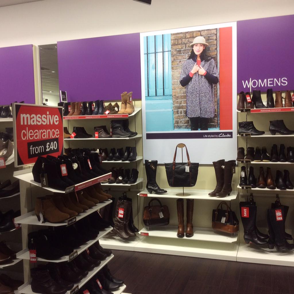 clarks outlet lowry manchester