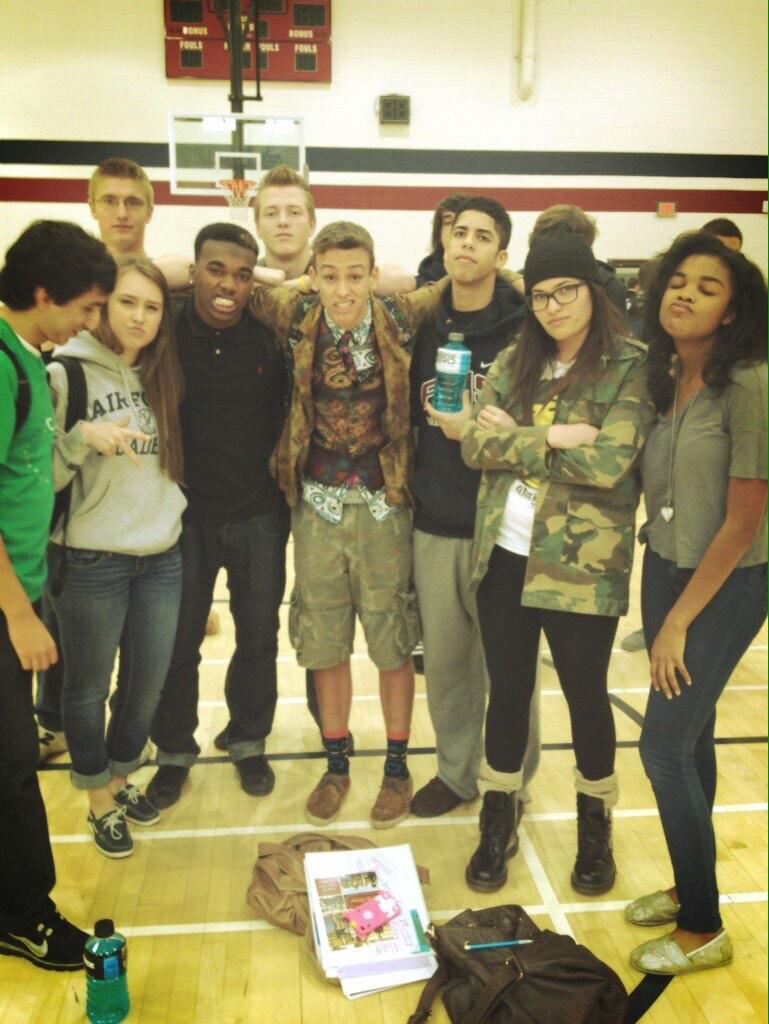 jetlife_jordie's tweet photo. Throwing it back today!! @KamiyaKamiya_ @JordaniHoward @Nbrick4evr  #blockdaybarz #Champions http://t.co/A5cuRjjXuE