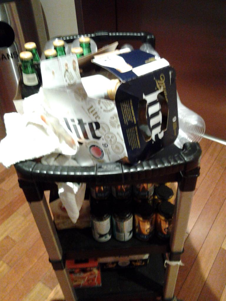 tharobertroyal's tweet photo. Beer run @ The Siegel Center for VCU Rams basketball. #VCUBasketball http://t.co/aG2KP5NYnB