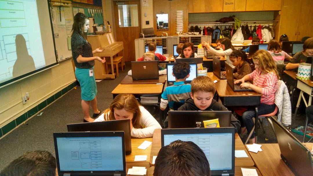 ksteedtech's tweet image. MrsBell uses laptop set to practice with Utah compose #EdTechContest Millcreek El