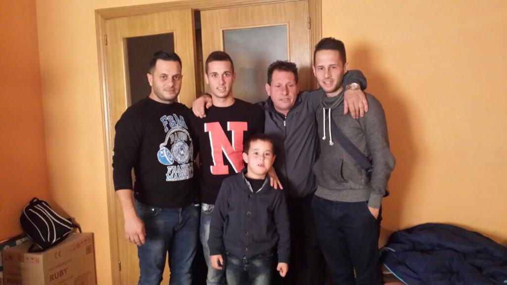 adrianmb14's tweet photo. No hay cariño para un padre que se compare al de sus hijos❤️❤️#family http://t.co/6uryZ0L8XL
