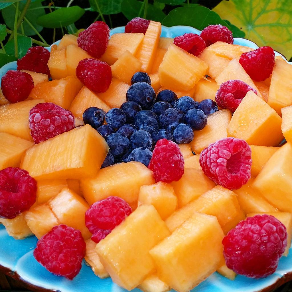 dr_yummy's tweet photo. 8 Tips: Help Kids Eat Fruits & Veggies! http://t.co/GHRbJM4mje #rawkids #rawbaby #rawfamily #pickyeater #rawmom #kids http://t.co/QmRQiX8RRd