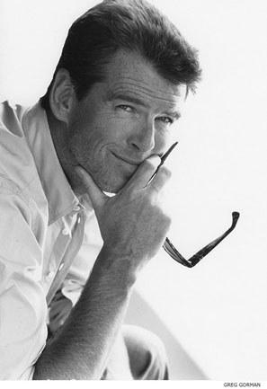 brit_fangirl's tweet photo. hoy #ElBritánicoDelDía es el irlandés @PierceBrosnan nos encanta cómo luce el traje!! :) #TheBritishManOfTheDay http://t.co/fWmYPBsq5u