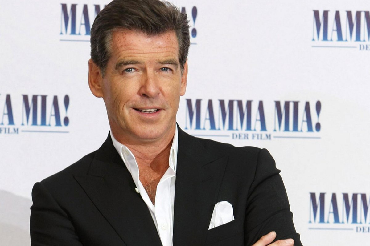 brit_fangirl's tweet photo. hoy #ElBritánicoDelDía es el irlandés @PierceBrosnan nos encanta cómo luce el traje!! :) #TheBritishManOfTheDay http://t.co/fWmYPBsq5u