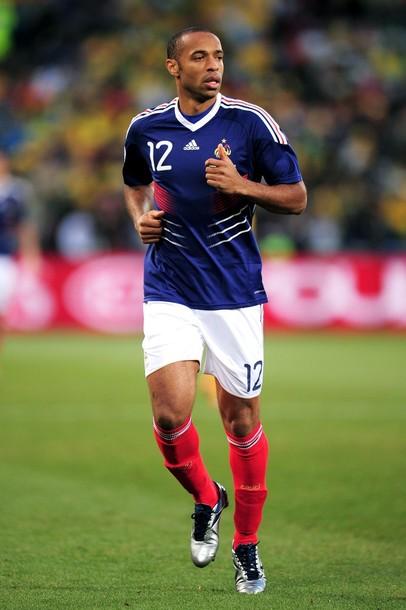 Enriqueshack16's tweet photo. Cuelga las botas un grande! Mil gracias por tantas tardes de fútbol,goles y espectáculo @ThierryHenry http://t.co/At8J7YtOmA