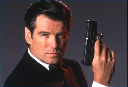 brit_fangirl's tweet photo. hoy, una ración de Agente 007! James Bond y M!! :) http://t.co/vInUkqnAkU