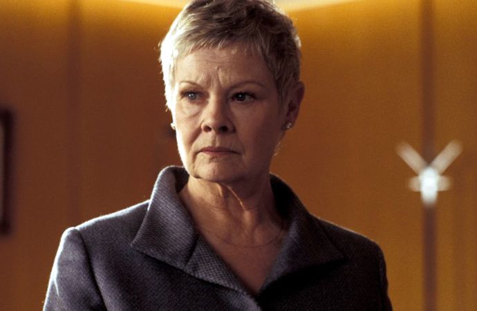 brit_fangirl's tweet photo. hoy, una ración de Agente 007! James Bond y M!! :) http://t.co/vInUkqnAkU
