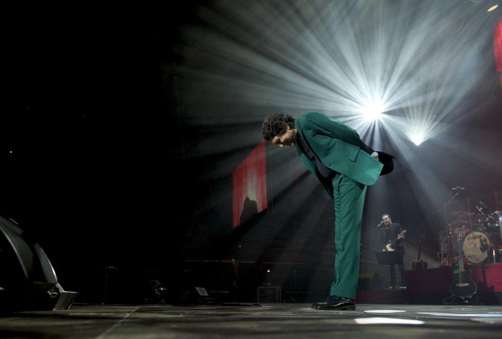 La_SER's tweet photo. Sabina se sacude el miedo con un concierto para el recuerdo en Madrid http://t.co/zqlJaWXVrF Por @SusanaElguea http://t.co/fAfmTgiGv0