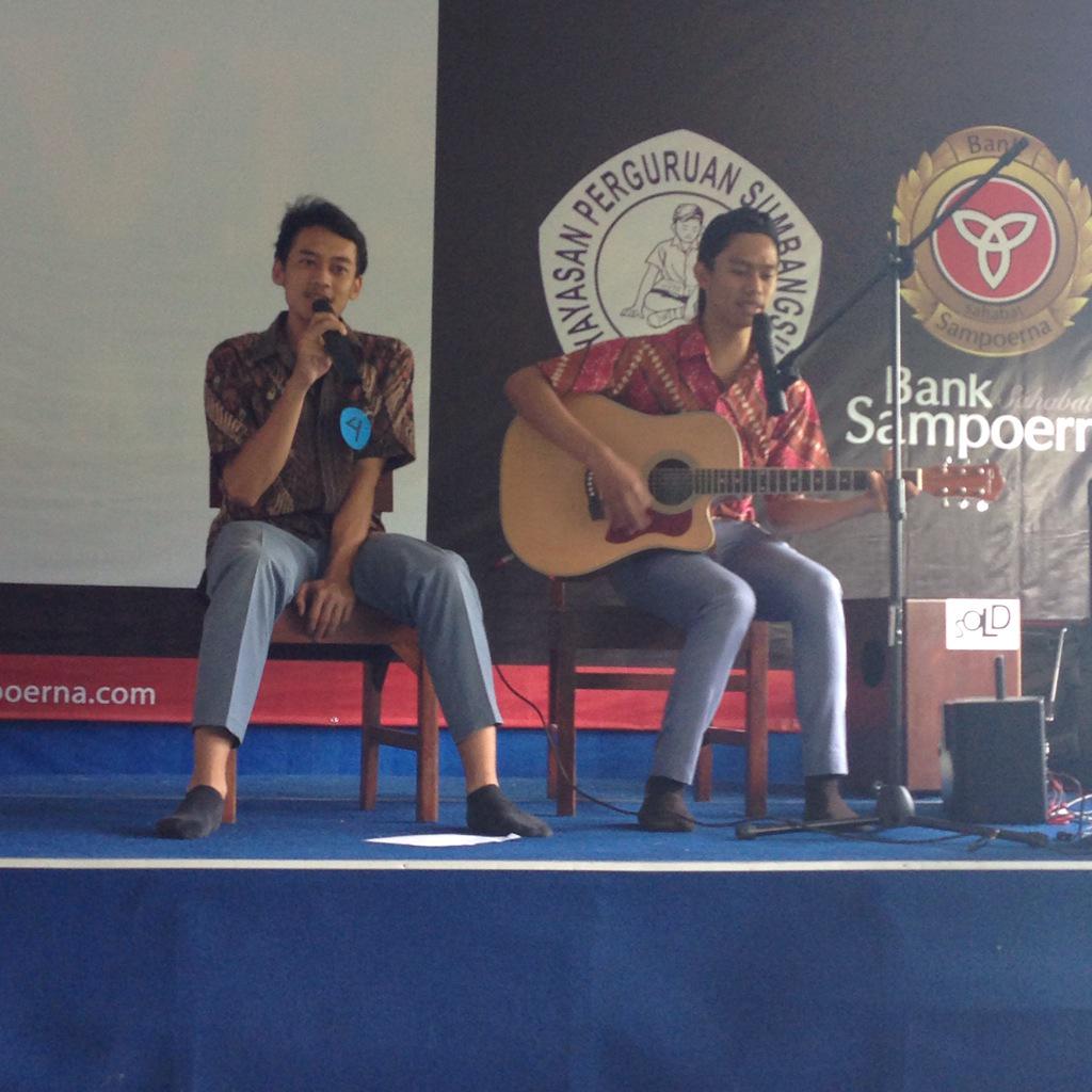 Penampilan dari Galang&amp;Lovi dari kelas XII-B. RETWEET ini yah kalo kamu suka penampilan mereka berdua ini!:)