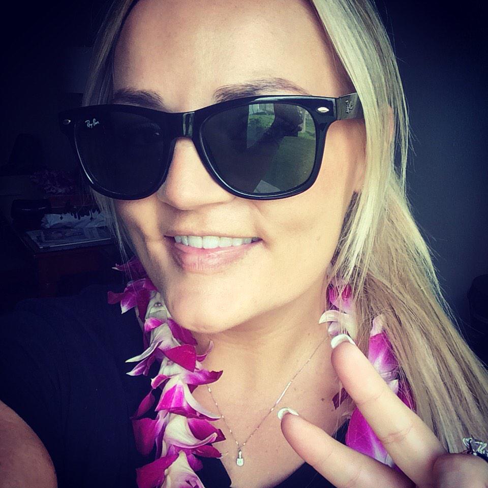 JodiLeeLaverty's tweet photo. Honeymooning #Hawaii #Maui #GettingLeid ๐ @MichaelLaverty http://t.co/z3gaEzM7rX