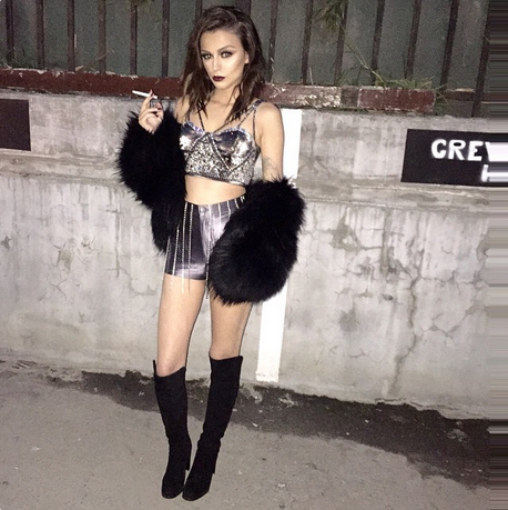 CherLloydFacts's tweet photo. El nuevo vídeo de Cher "What I Like" lo estaremos viendo por enero del 2015 #CLF http://t.co/vfNyk5O8FO
