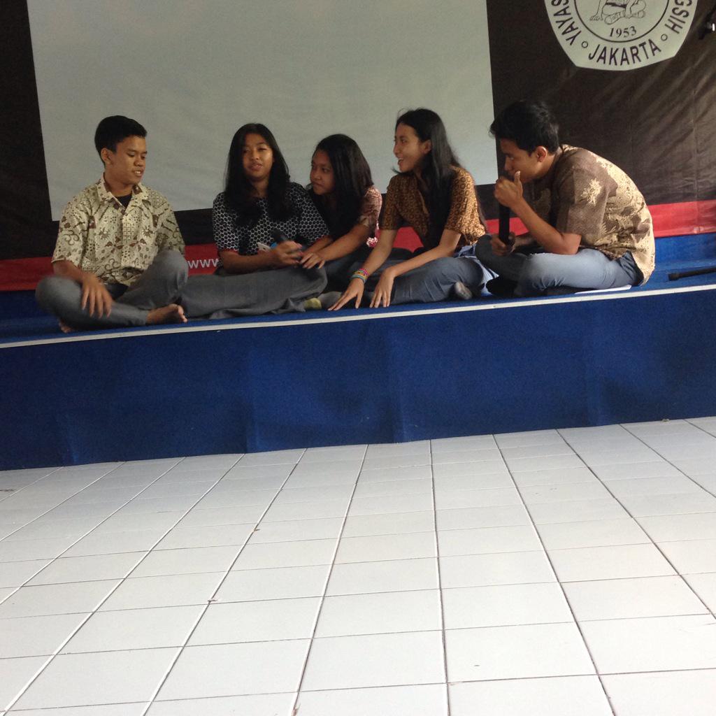 Penampilan dari Rifky dan kawan-kawan dari kelas XII-C. RETWEET ini kalo kalian suka sama suara dan beatbox nya!:)