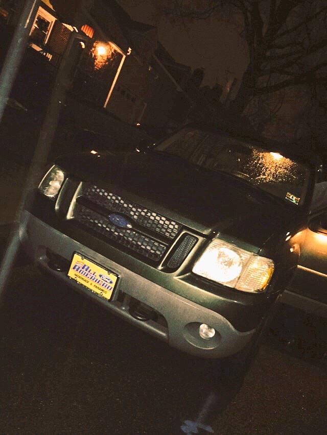 _jERseyyyy's tweet image. Me and @SCrowley_17 are twins now 😍😍😍 #bffs #teamexplorer #buttexplorer