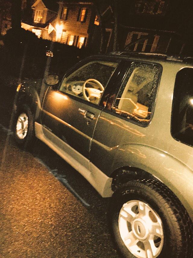 _jERseyyyy's tweet image. Me and @SCrowley_17 are twins now 😍😍😍 #bffs #teamexplorer #buttexplorer