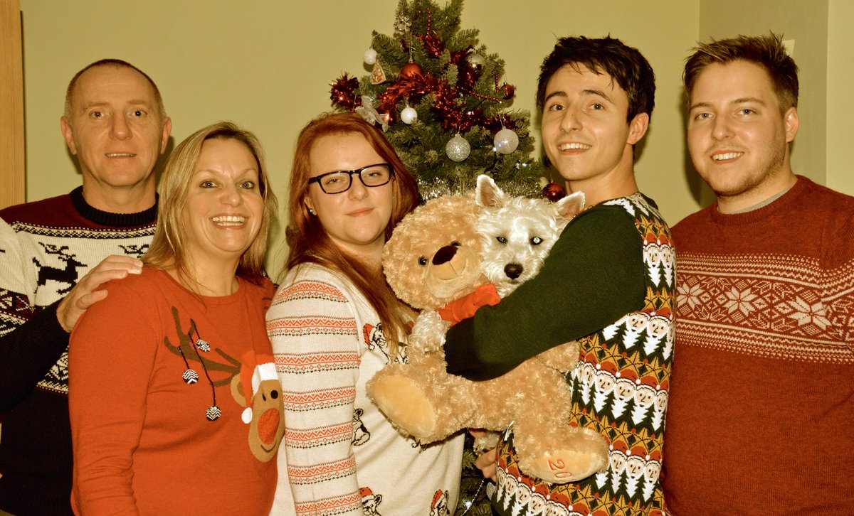 BennHunt's tweet photo. Christmas Photo in Hunt Household!! http://t.co/KwpOjnQymG