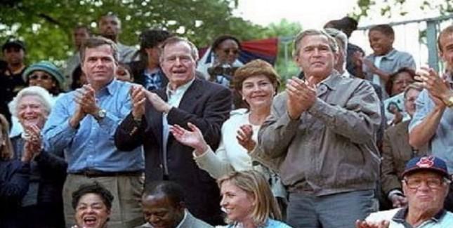 TheNewslo's tweet photo. #Hillary Opposes Another #Bush As President: Were Not Yet Ready For A 3rd War In Iraq http://t.co/yLj6RC80KU http://t.co/X2ujETK0RE