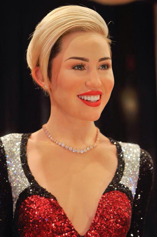 SiteMileyBrasil tweet picture