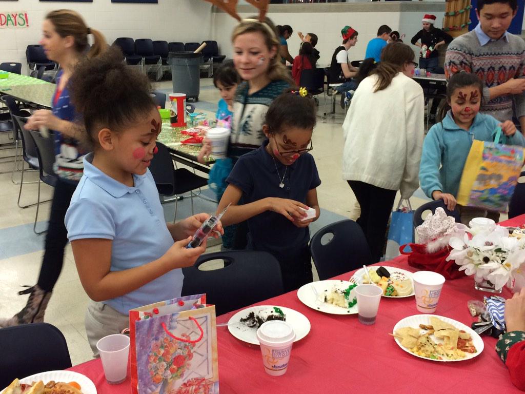 JAStudentGov's tweet photo. What was missing????presents!!!! #bgcsjc http://t.co/E0R4uvQRad