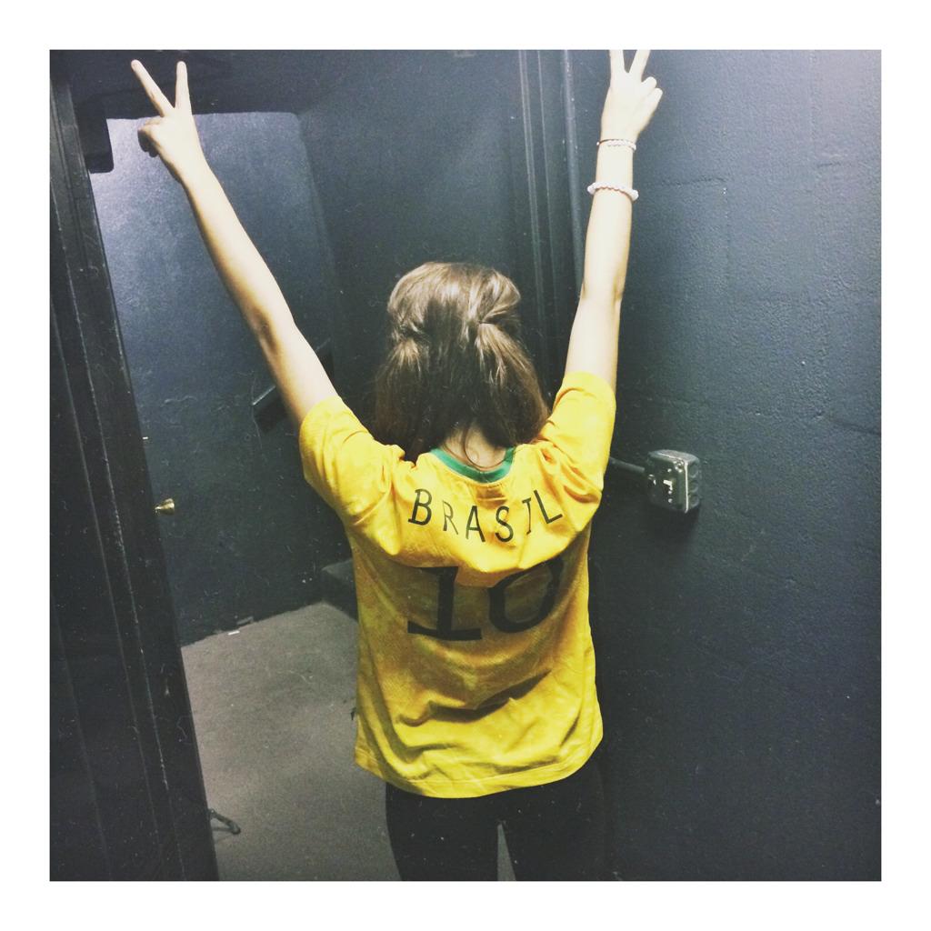 AndreaRussett tweet picture