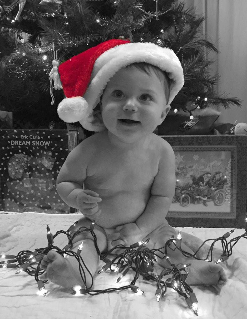 LeiDBug80's tweet photo. @TODAYshow Oliver's First Christmas! #TODAYHolidays http://t.co/Z4lSU0CAts