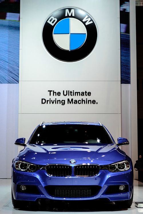 BMWMID's tweet photo. 🎵 ¡Azul, este amor es azul como el mar azul! 🎵

¿Qué canción le dedicarías a tu BMW? http://t.co/2pZzxUnDdv