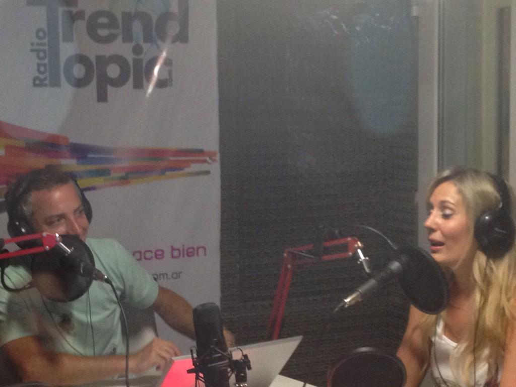 RadioTrendTopic's tweet photo. @MARENGOROCIO con @TotoBerisso por @TouchAndGoTecno a puro Karaoke!! http://t.co/OO5wMJwr3G