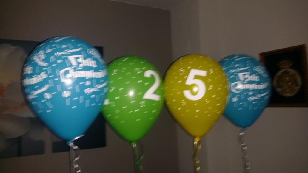 sebasortega2's tweet photo. @raquelrdguez gracias por mis primeros regalitos 👏👏👏👏✌ http://t.co/qGeEXABdf4