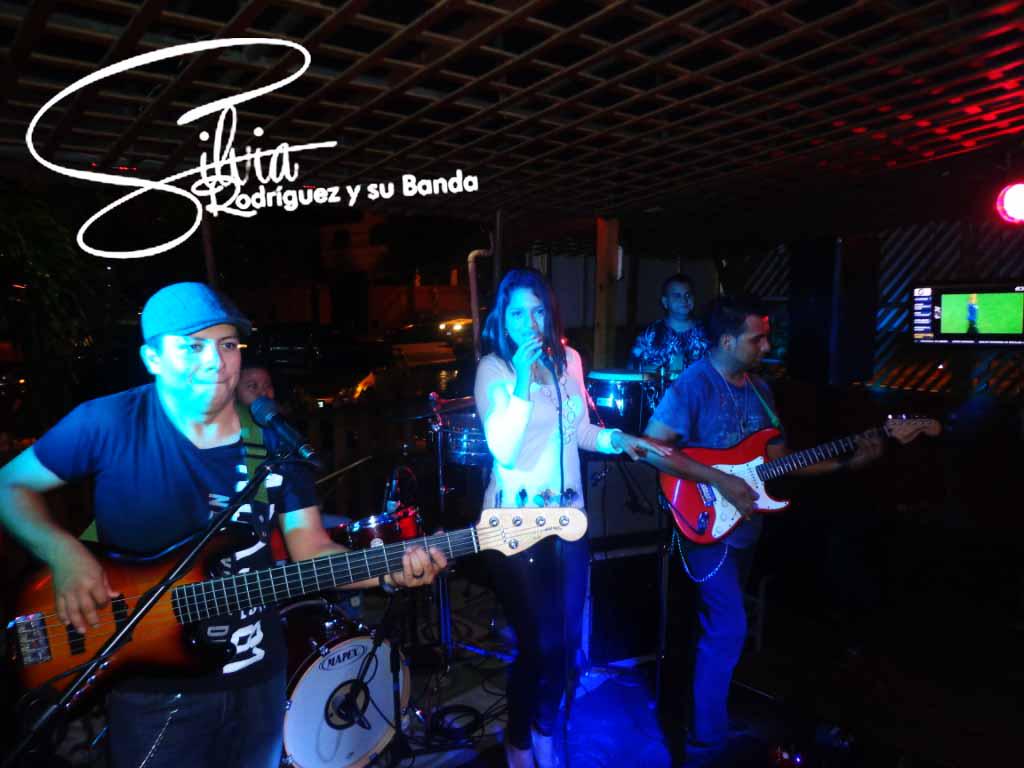 SilviaRHN's tweet photo. Hoy martes 16 de diciembre #SilviaRodriguezYSuBanda en el #GranHotelSula desde las 8:00PM #Cuchumbazo #CenaNavideña http://t.co/SAohTpvImm