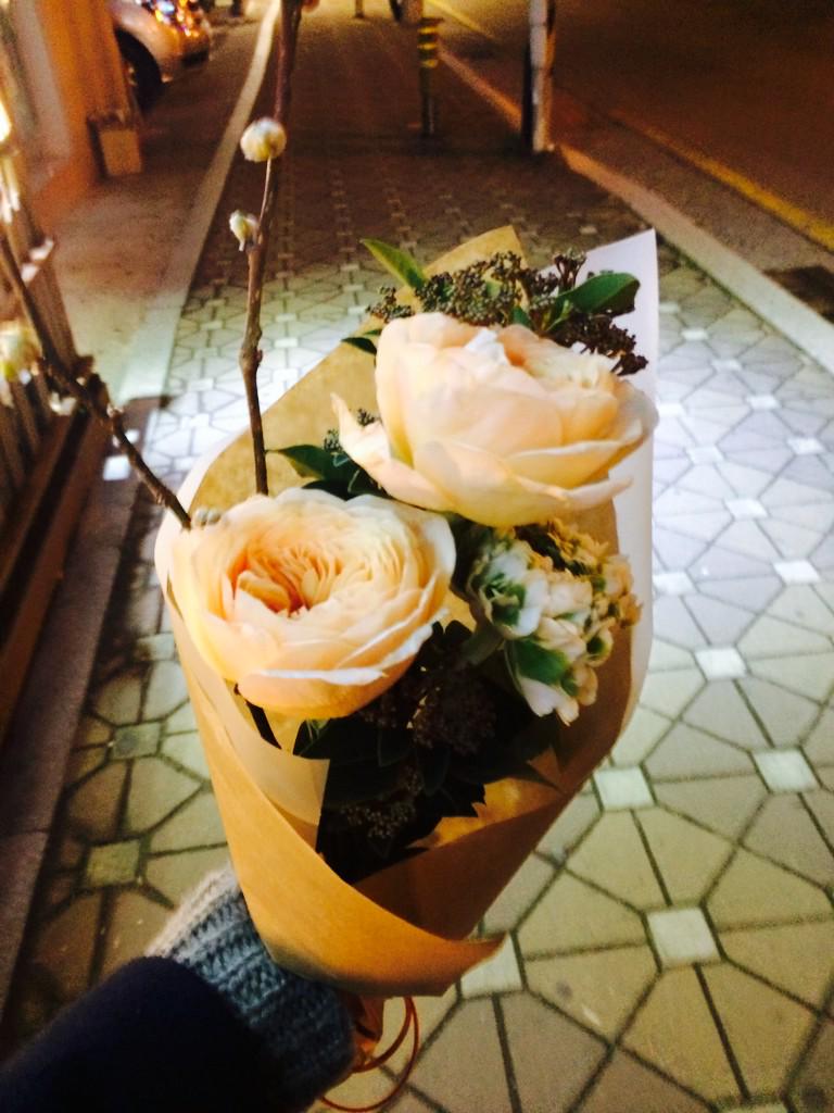 newjin85's tweet photo. 대학때 정말 많이 친했던 선배의 결혼 소식을 듣게된 어제! 행복했으면 좋겠다 http://t.co/IDC3di6Yel