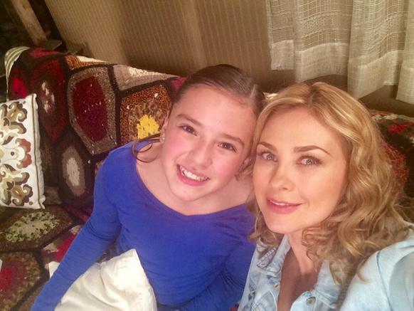 aracelyarambula's tweet photo. Mi bella hija 💝✨ Roxanita @OZMACARENA Love u ❤️🎈#LosMiserables ✨😘😘 http://t.co/rAllfAie0a