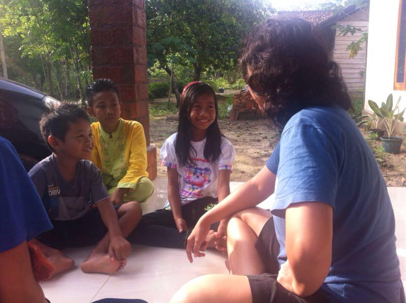 dinni_s's tweet photo. :) RT @1000_guru: Mendidiklah dengan hati, bukan dengan penggaris besi -- http://t.co/3WDXdcIfTo