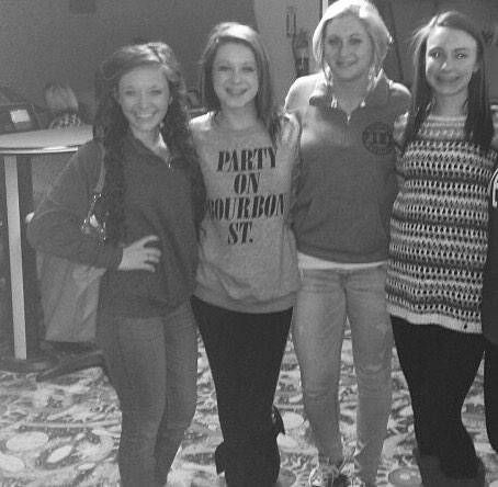 mindiii_'s tweet image. started &amp;amp; ended the year w| the same people ❤️ #luvyall