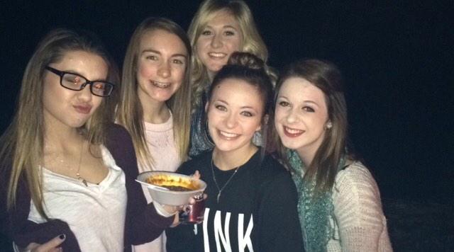 mindiii_'s tweet image. started &amp;amp; ended the year w| the same people ❤️ #luvyall