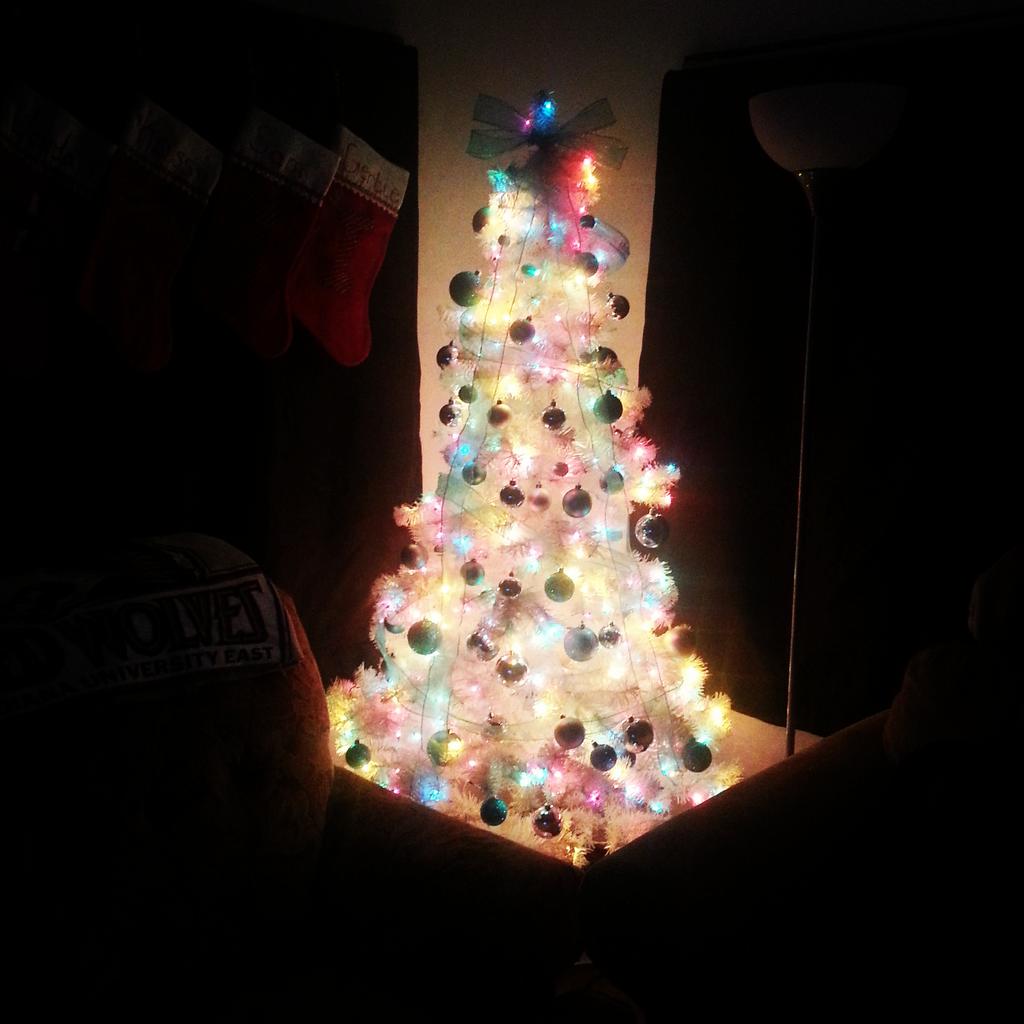 krissy_jo16's tweet photo. Finally put it up 🎄🎀🎁 http://t.co/bV9PVDVYLM