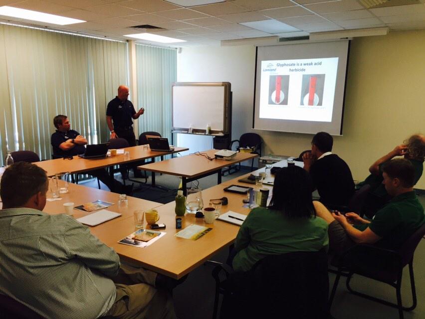 AGRICENLIFER's tweet photo. Craig Hole #LovelandProducts speaks to #landmark Hort crop group at Cavan, SA #Liberate #ChoiceWeatherMaster http://t.co/6ya3nsMlOt