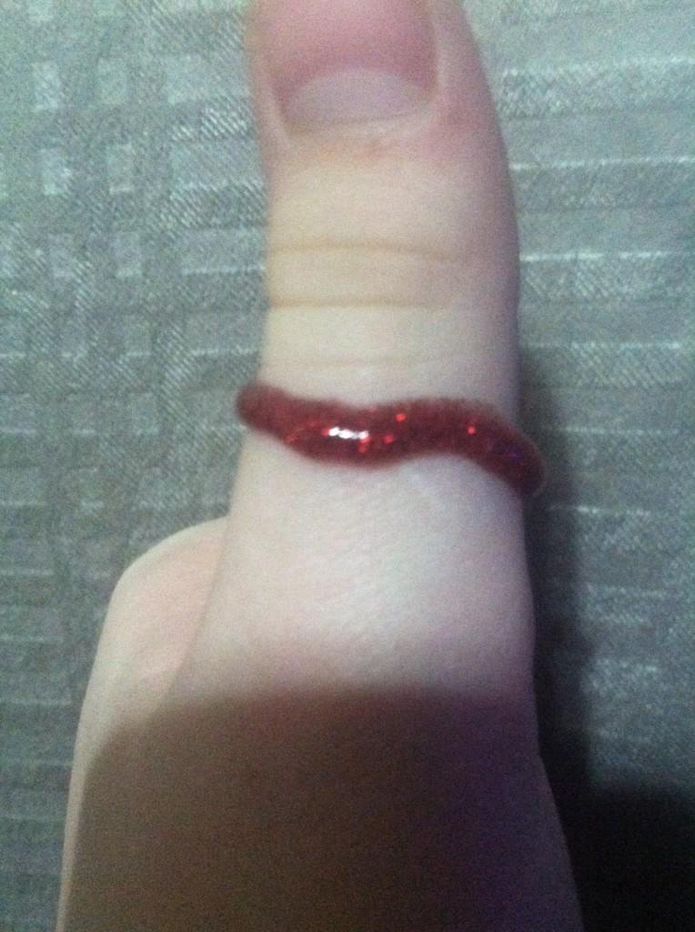 CBreidung's tweet photo. #RedThumb http://t.co/PqOiuvFixP